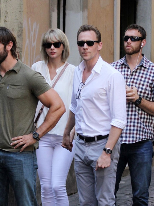 tom-nam-tay-taylor-swift-di-khap-thanh-rome-5
