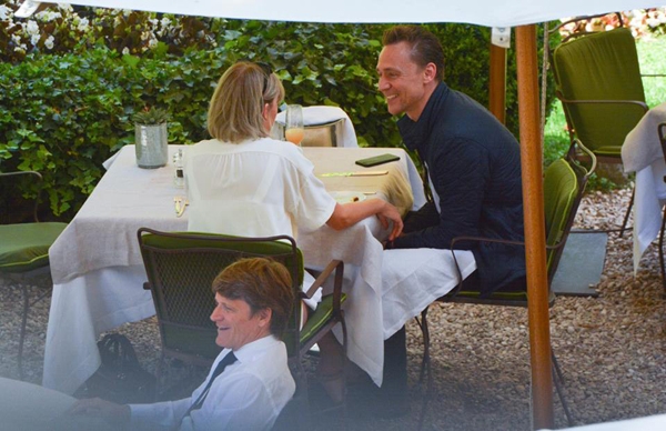 tom-nam-tay-taylor-swift-di-khap-thanh-rome-8