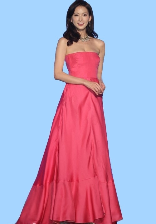 Lam Chi Linh chuong phong cach thoi trang cong nuong hinh anh 9