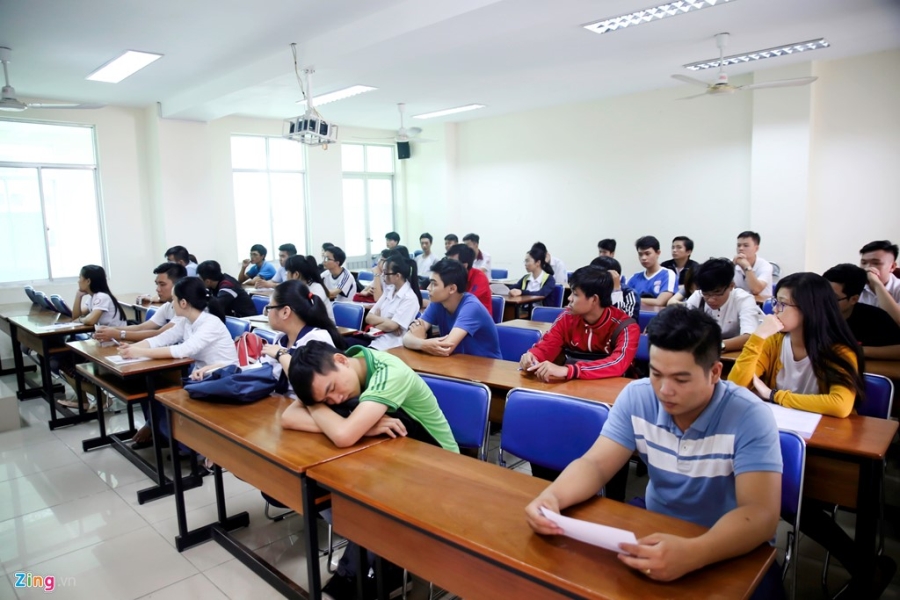 Phu huynh, si tu doi mua lam thu tuc du thi THPT quoc gia hinh anh 16