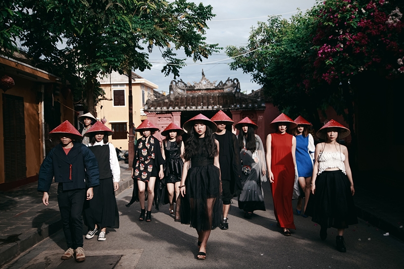 Bộ ảnh kỷ yếu như ảnh tạp chí thời trang của sinh viên Mỹ thuật