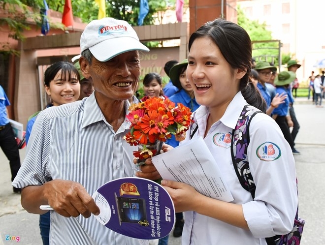 Khoanh khac 'Mot de thi - hai so phan' an tuong nhat 2/7 hinh anh 2