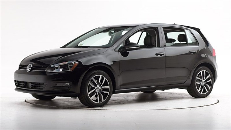 Volswagen  triệu hồi Jetat, Golf, Passat để thay thế đầu xi-lanh