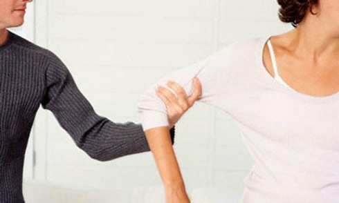 Chồng bắt quả tang khi tôi đánh ghen và đòi tài sản vợ cũ của anh