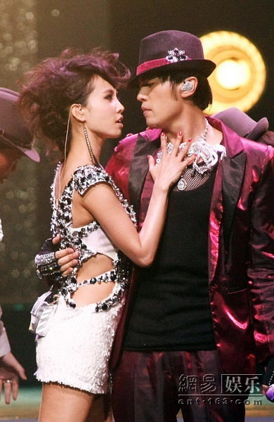 Chuyện tình yêu showbiz Hoa ngữ: Tình cũ của người này trở thành nửa kia của kẻ khác - Ảnh 18. Chuyện tình yêu showbiz Hoa ngữ: Tình cũ của người này trở thành nửa kia của kẻ khác - Ảnh 18.
