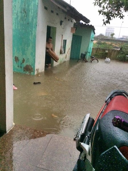 Quảng Ninh: Mưa lớn nước ngập nhà trong đêm, dân 'trở tay không kịp' - Ảnh 4