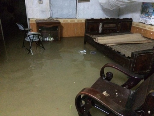 Quảng Ninh: Mưa lớn nước ngập nhà trong đêm, dân 'trở tay không kịp' - Ảnh 5