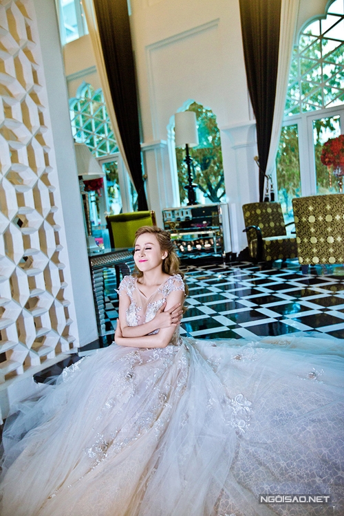 [Caption]Sau lệnh cấm, Lê Huyền Anh trở nên lặng lẽ hơn. Nhưng cái tên bà Tưng vẫn được cộng đồng mạng nhắc đến.