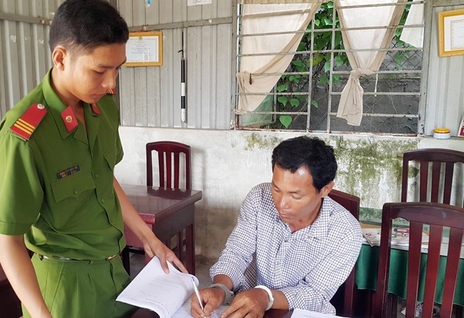 Doan nguoi thue oto di keu oan cho nghi can danh ghen hinh anh 2