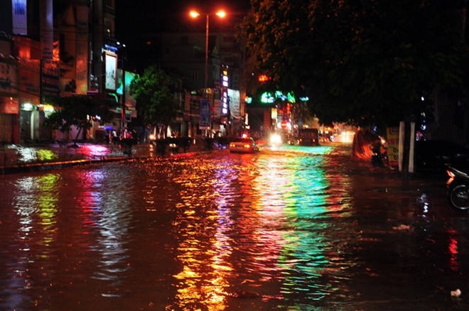 Nhieu khu vuc o Ha Long ngap sau trong dem hinh anh 2