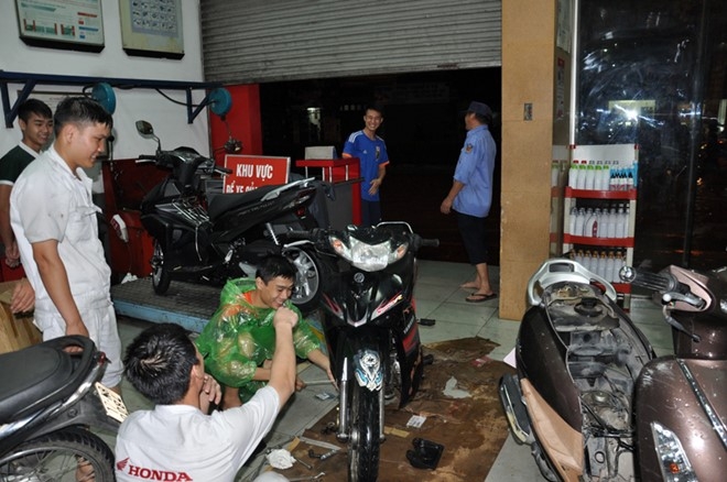 Nhieu khu vuc o Ha Long ngap sau trong dem hinh anh 6