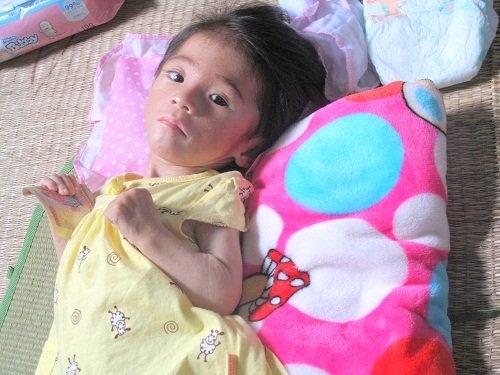nhieu me tu nguyen den vien cho be 14 thang nang 3,5kg bu hinh anh 1