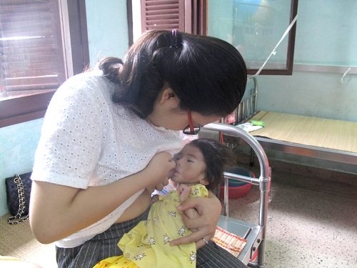 nhieu me tu nguyen den vien cho be 14 thang nang 3,5kg bu hinh anh 3