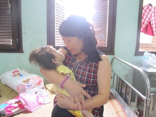 nhieu me tu nguyen den vien cho be 14 thang nang 3,5kg bu hinh anh 8
