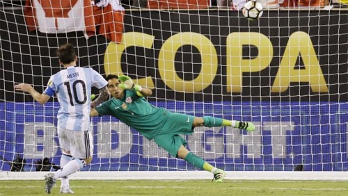 cdv-chile-sap-giau-to-nho-ban-trai-bong-bi-messi-sut-hong-luan-luu
