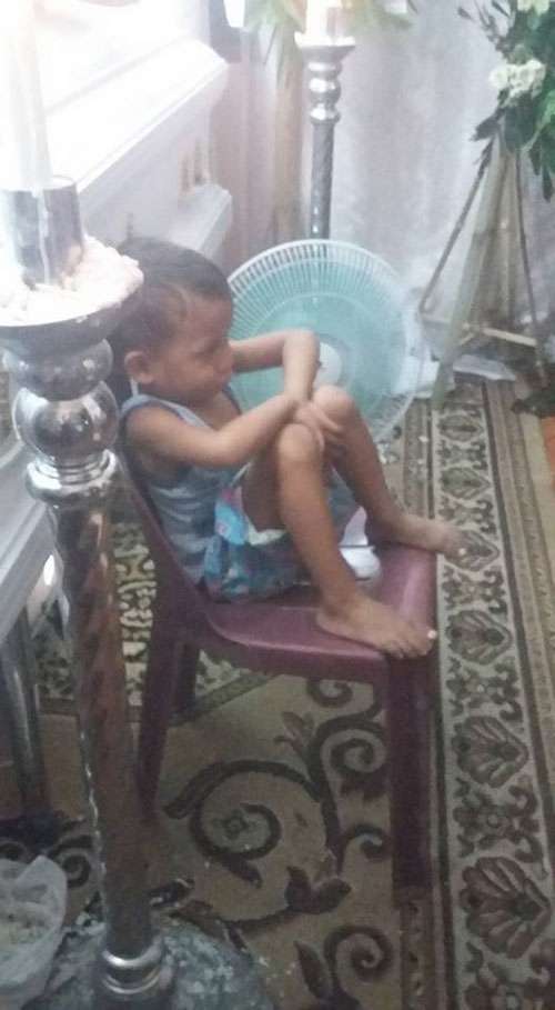 hinh anh be trai bo vo om quan tai me khien trieu trai tim quan dau - 6