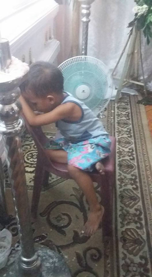 hinh anh be trai bo vo om quan tai me khien trieu trai tim quan dau - 7