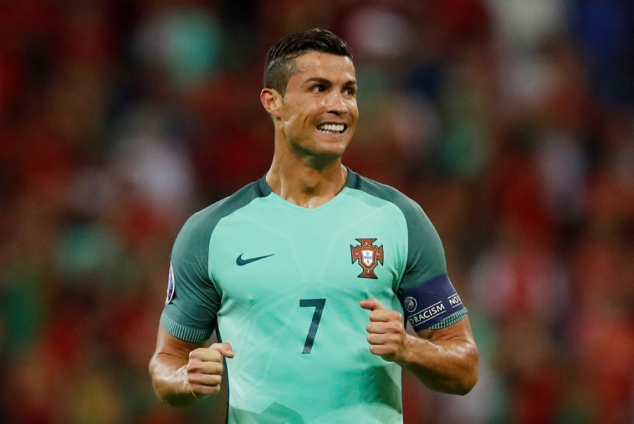 Ronaldo - cau thu hay nhat tran Bo Dao Nha vs Wales hinh anh 11