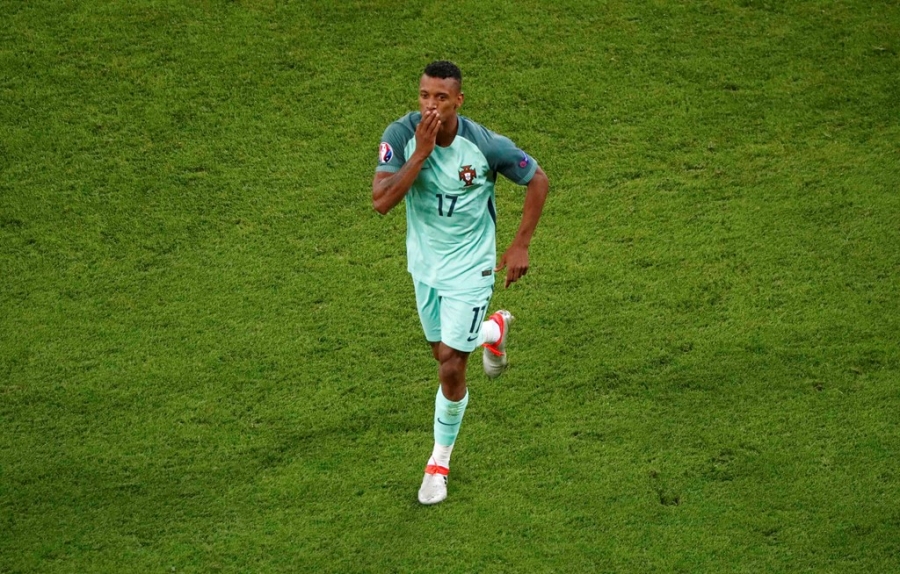 Ronaldo - cau thu hay nhat tran Bo Dao Nha vs Wales hinh anh 12