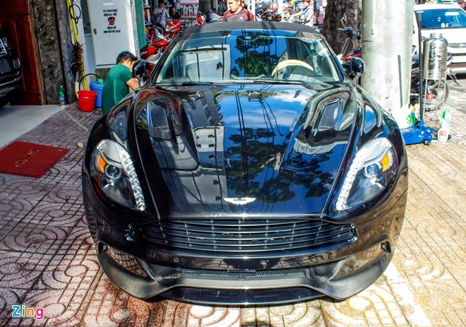 Aston Martin Vanquish mui tran dau tien ve Viet Nam hinh anh 2