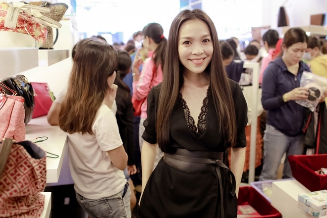 Hiền Thục thanh lý 10 tủ quần áo, phụ kiện trong vòng 6 tiếng