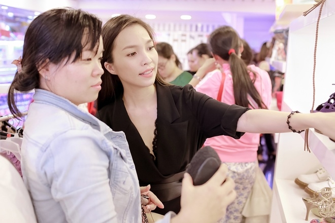 Hiền Thục thanh lý 10 tủ quần áo, phụ kiện trong vòng 6 tiếng