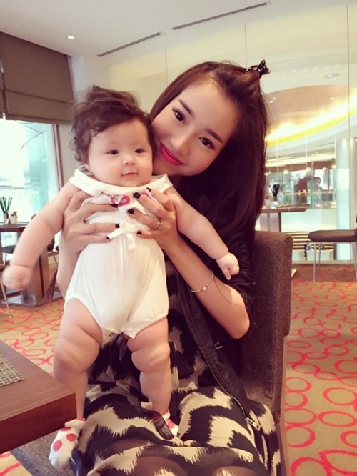 Elly Trần 'phản pháo' khi bị chê vòng 1 chảy xệ - Ảnh 3