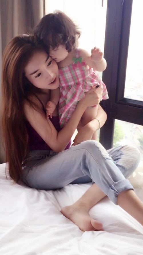 Elly Trần 'phản pháo' khi bị chê vòng 1 chảy xệ - Ảnh 9