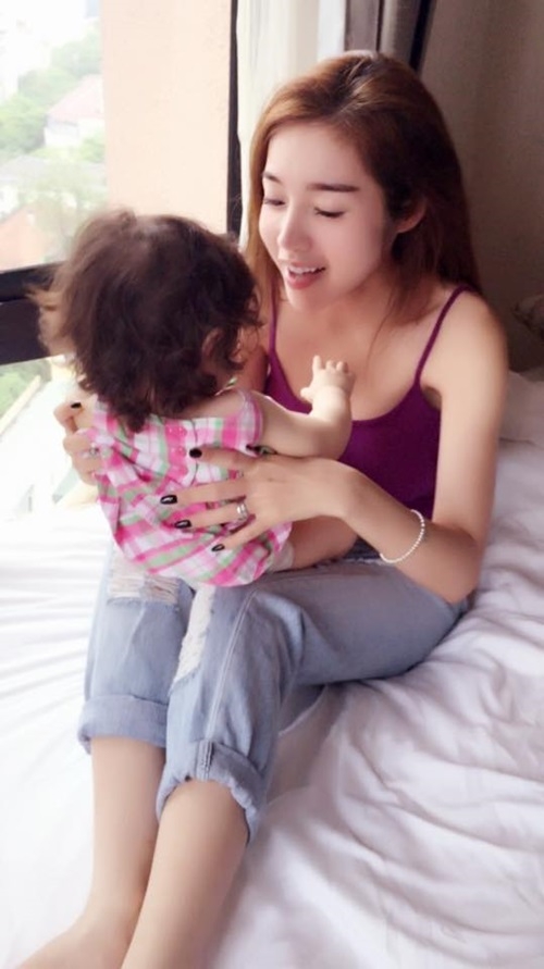 Elly Trần 'phản pháo' khi bị chê vòng 1 chảy xệ - Ảnh 10