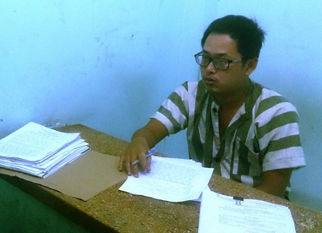 Mac do cong an cua cha ra duong lua dao o Sai Gon hinh anh 1