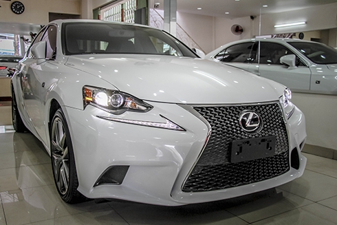 lexus-is250-f-sport-xe-luot-gia-2-4-ty-dong-tai-viet-nam