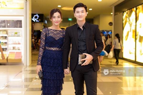 Fan Cuồng Thái Hòa 2 tay ôm 2 nàng Trinh xinh đẹp và bốc lửa - Ảnh 20. Fan Cuồng Thái Hòa 2 tay ôm 2 nàng Trinh xinh đẹp và bốc lửa - Ảnh 20.