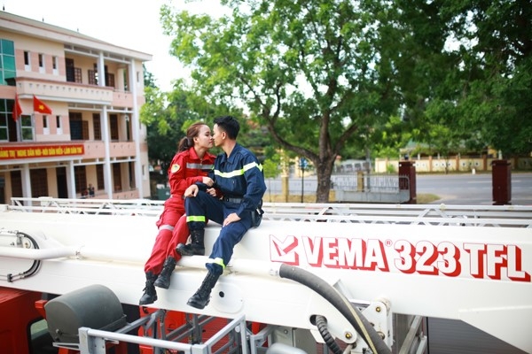 Anh cuoi ben xe chua chay cua cap linh cuu hoa Quang Tri hinh anh 10