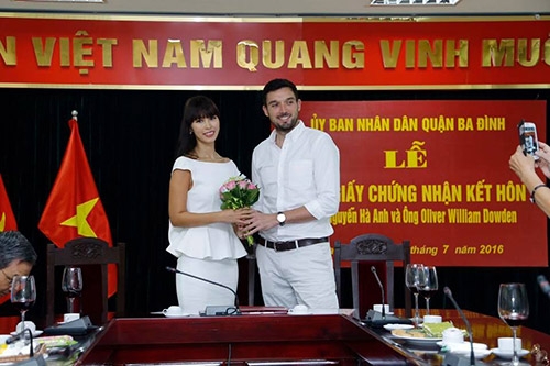 ha anh khoe nhan cuoi gan 80 vien kim cuong - 1