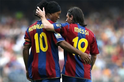 ronaldinho-messi-giup-do-neymar-giong-nhu-toi-tung-lam-voi-cau-ay-1