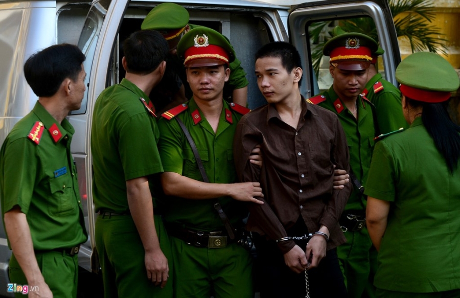 Tham sat Binh Phuoc: Nguoi nha dem di anh nan nhan den toa hinh anh 3