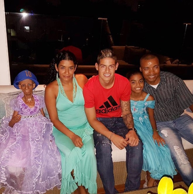 James Rodriguez bat ngo den tham 'co be 90 tuoi' hinh anh 1