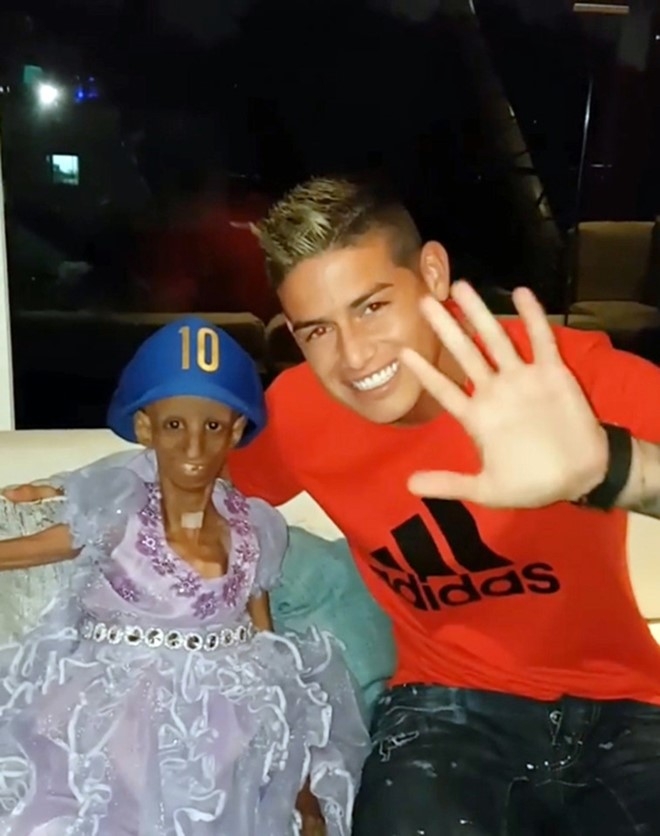James Rodriguez bat ngo den tham 'co be 90 tuoi' hinh anh 2