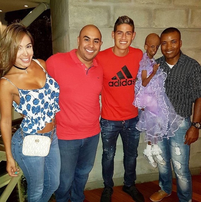 James Rodriguez bat ngo den tham 'co be 90 tuoi' hinh anh 3