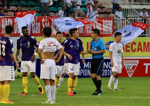 VPF moi cong an vao cuoc dieu tra tieu cuc tai V.League hinh anh