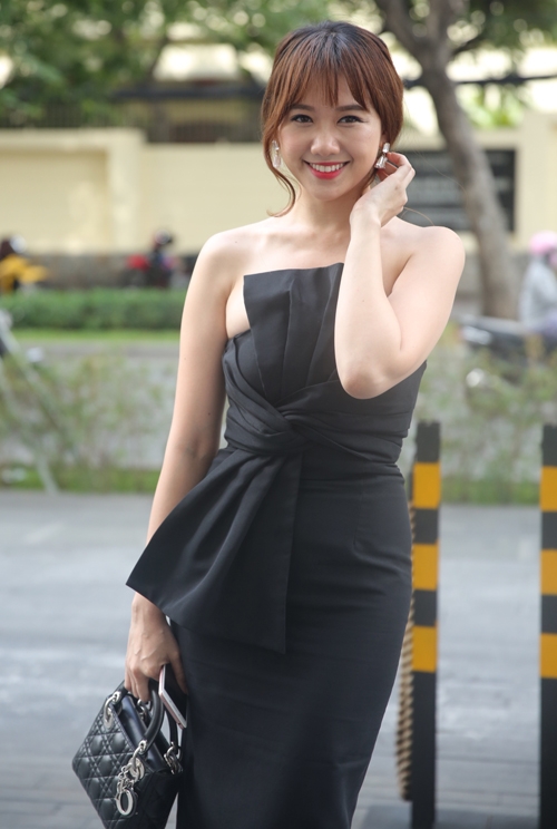 tran-thanh-hari-won-nam-chat-tay-nhau-trong-su-kien-1