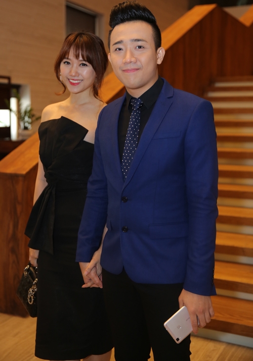 tran-thanh-hari-won-nam-chat-tay-nhau-trong-su-kien-2