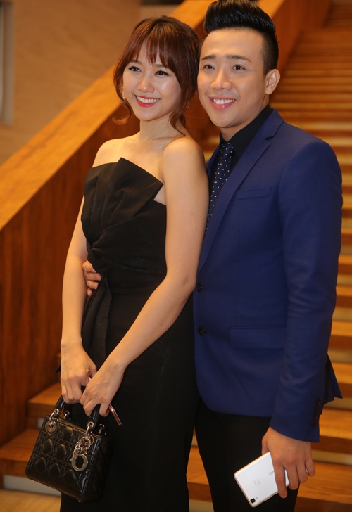 tran-thanh-hari-won-nam-chat-tay-nhau-trong-su-kien-3