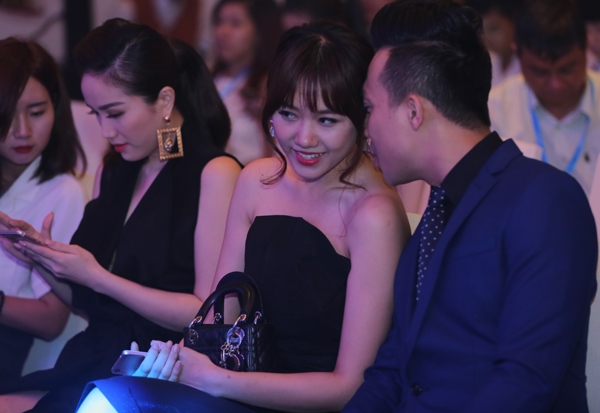 tran-thanh-hari-won-nam-chat-tay-nhau-trong-su-kien-5