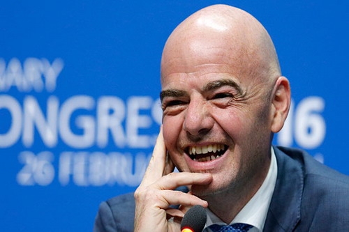 Nụ cười có còn nở trên môi Infantino sau hàng loạt rắc rối?