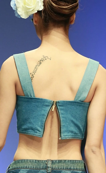 Ngượng 'tái mào' với các màn diễn catwalk của mẫu Việt 9