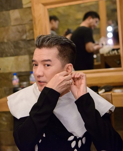 mr. dam ban nude khoe hinh xam dong canh vua dong tinh hinh anh 3