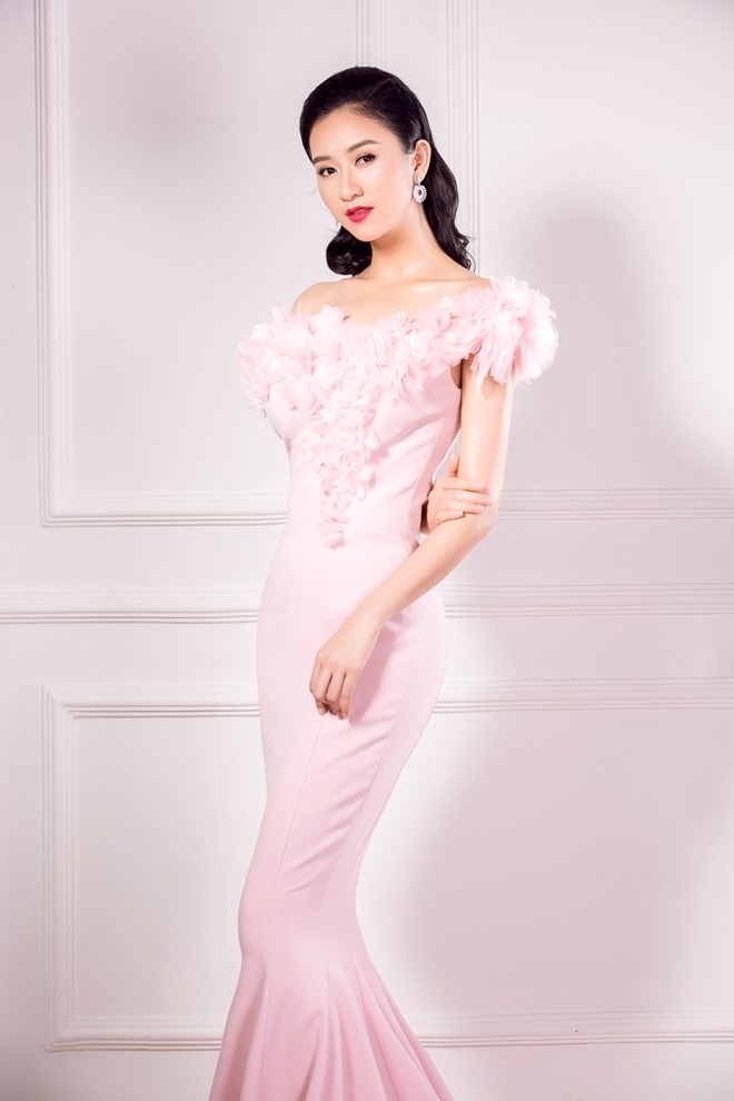 A hau Ha Thu quyen ru trong 4 bo dam da hoi hinh anh 2