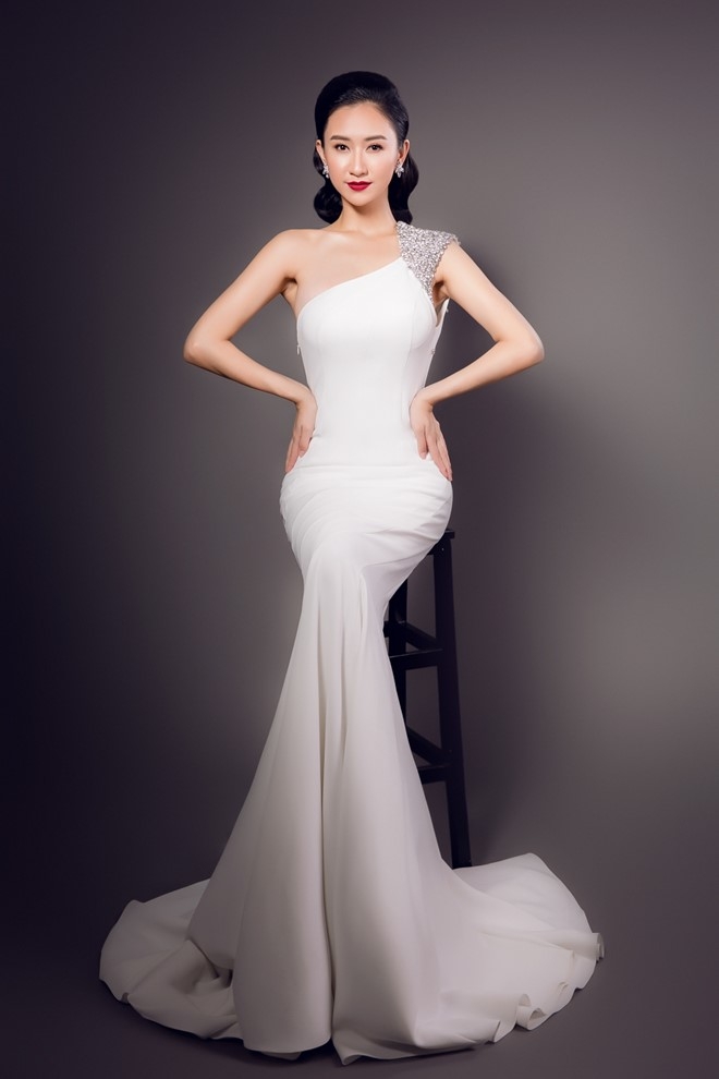 A hau Ha Thu quyen ru trong 4 bo dam da hoi hinh anh 6