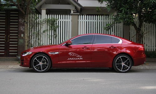 jaguar-xe-xe-la-anh-quoc-cho-khach-hang-viet